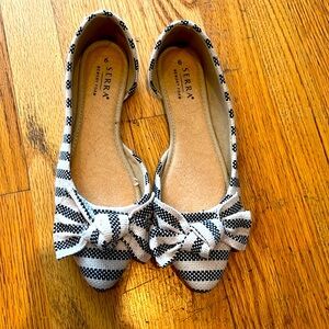 Serra memory foam flats navy and white with bow size 9